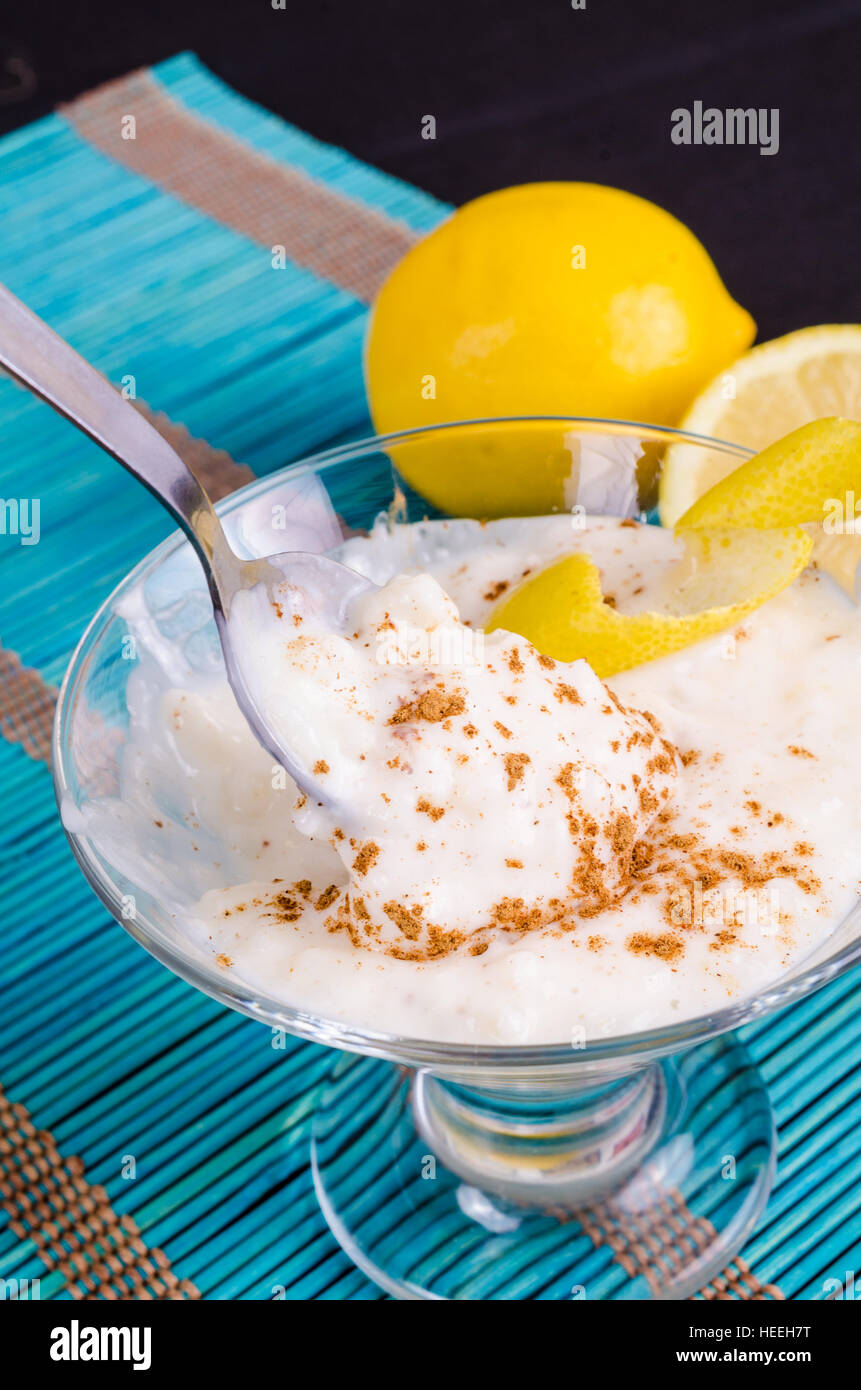 Tradizionale Arroz con leche, budino di riso di un tradizionale dessert spagnolo Foto Stock