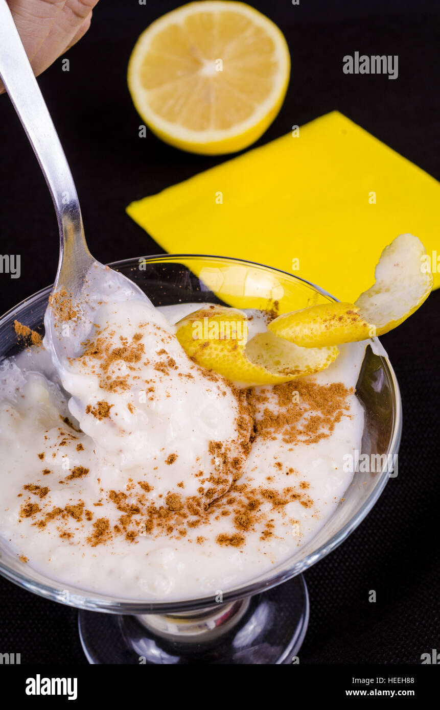 Tradizionale Arroz con leche, budino di riso di un tradizionale dessert spagnolo Foto Stock