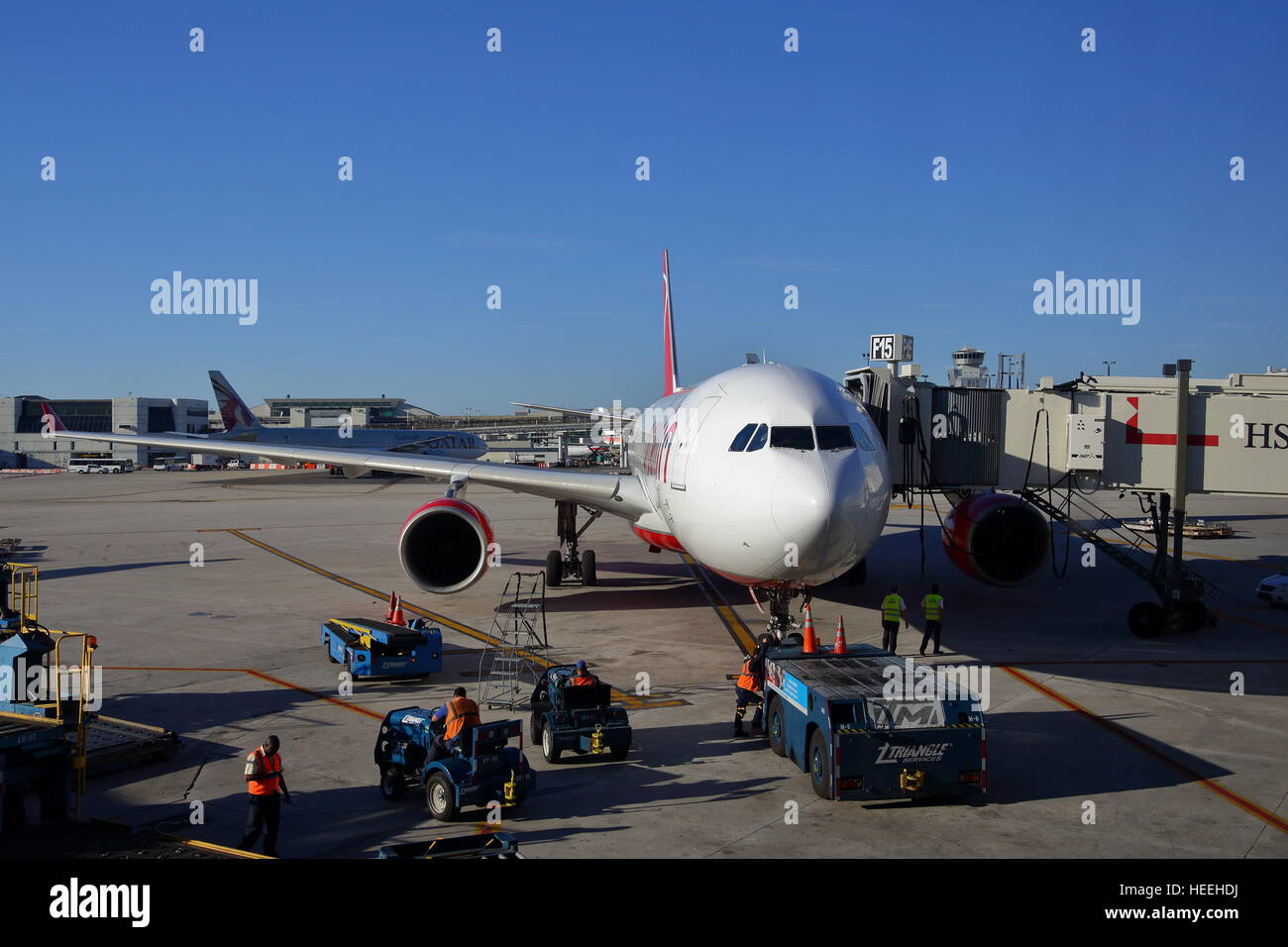 Air Berlin Airbus A330-200 D-ALPD alla porta all'Aeroporto di Miami, Florida, Stati Uniti d'America Foto Stock