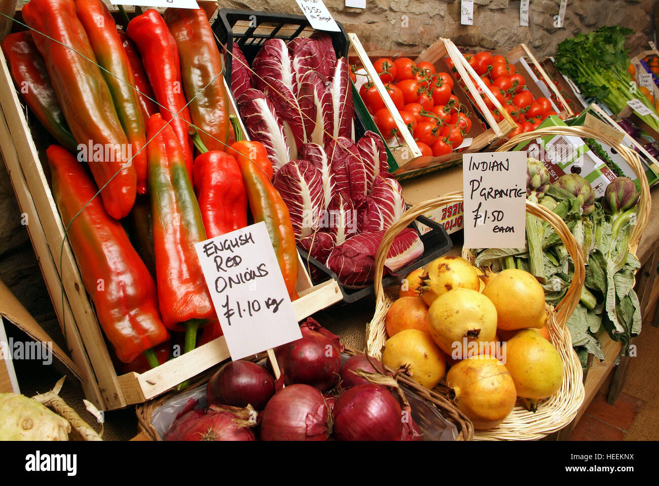 Charlie & Anna Hicks con i loro autonoma fruttivendolo shop in Hay-on-Wye,Powys,Galles,UK. Foto Stock