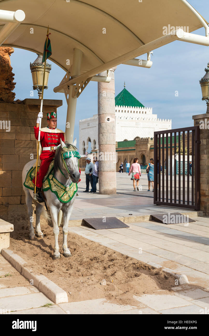 Le protezioni nei pressi di Mohammed V tomba, Rabat, Marocco Foto Stock