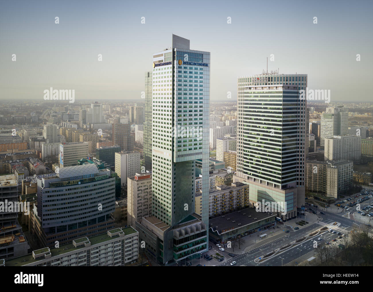 Lo skyline di Varsavia è osservabile in galleria del palazzo della cultura e della scienza in Polonia Foto Stock