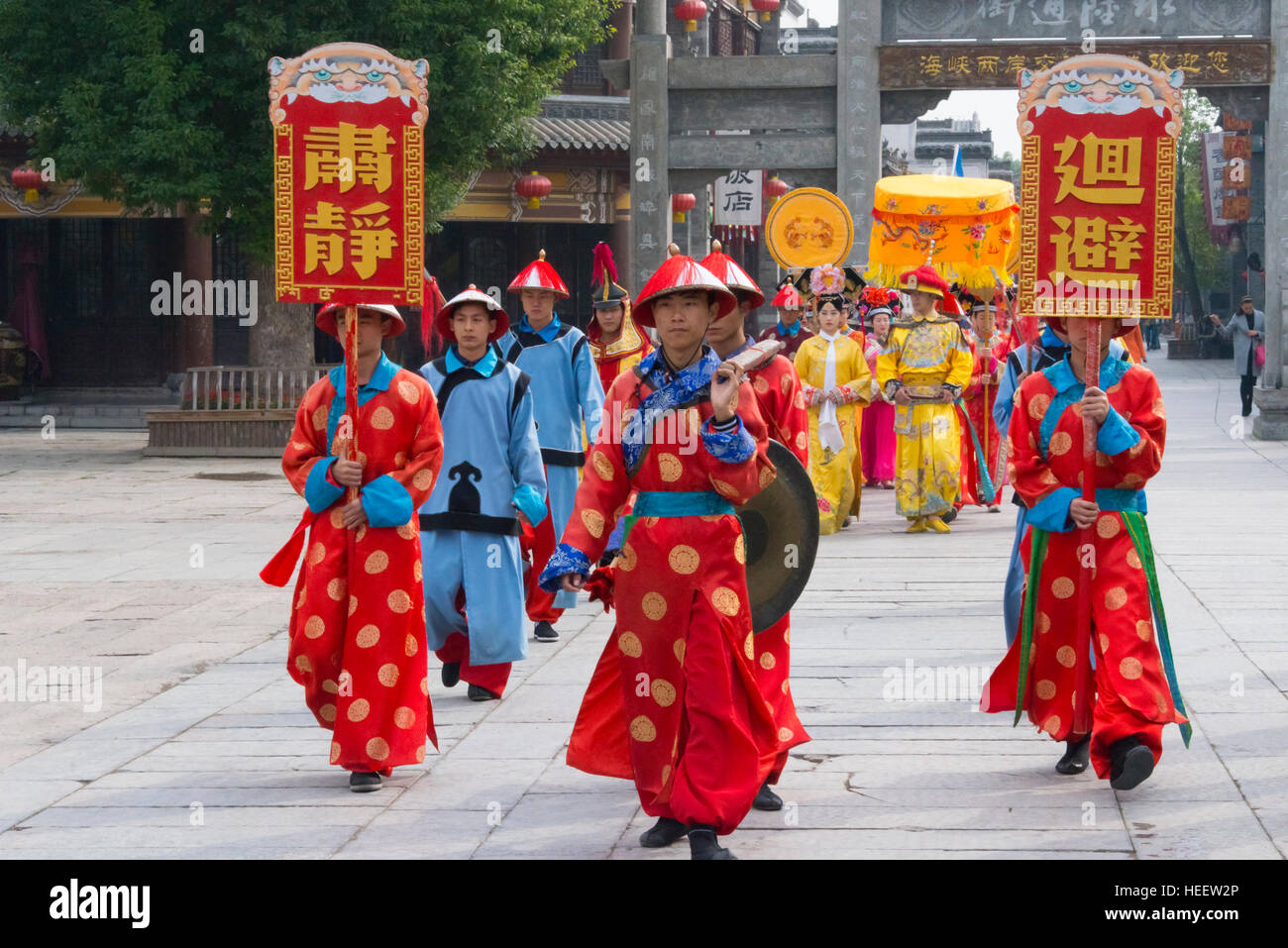 Sfilata vestito di dinastia Qing royal abbigliamento, Taierzhuang antica Città, Provincia dello Shandong, Cina Foto Stock