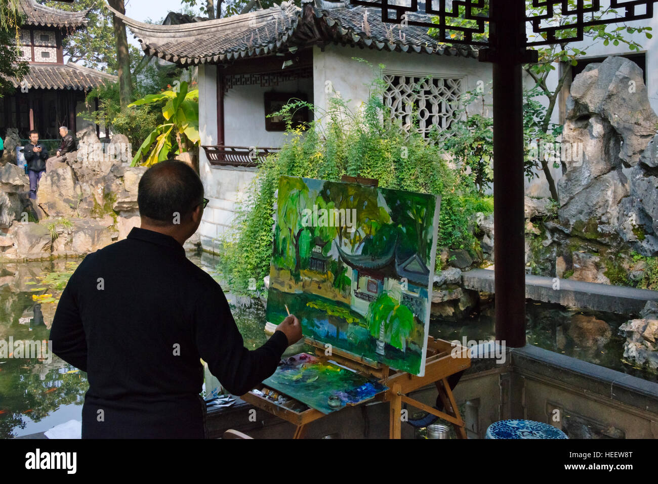 Artista delineando in Giardino Lingering (Liu Yuan, Sito Patrimonio Mondiale dell'UNESCO), Suzhou, provincia dello Jiangsu, Cina Foto Stock