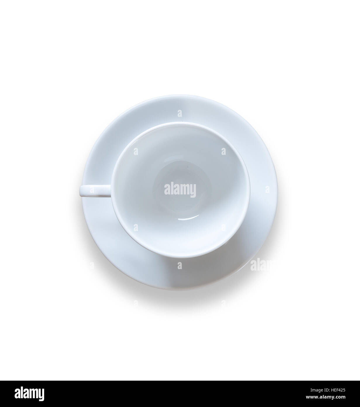 Vista dall'alto vuoto tazza da caffè dopo drink sulla tavola di legno isolato su sfondo bianco Foto Stock