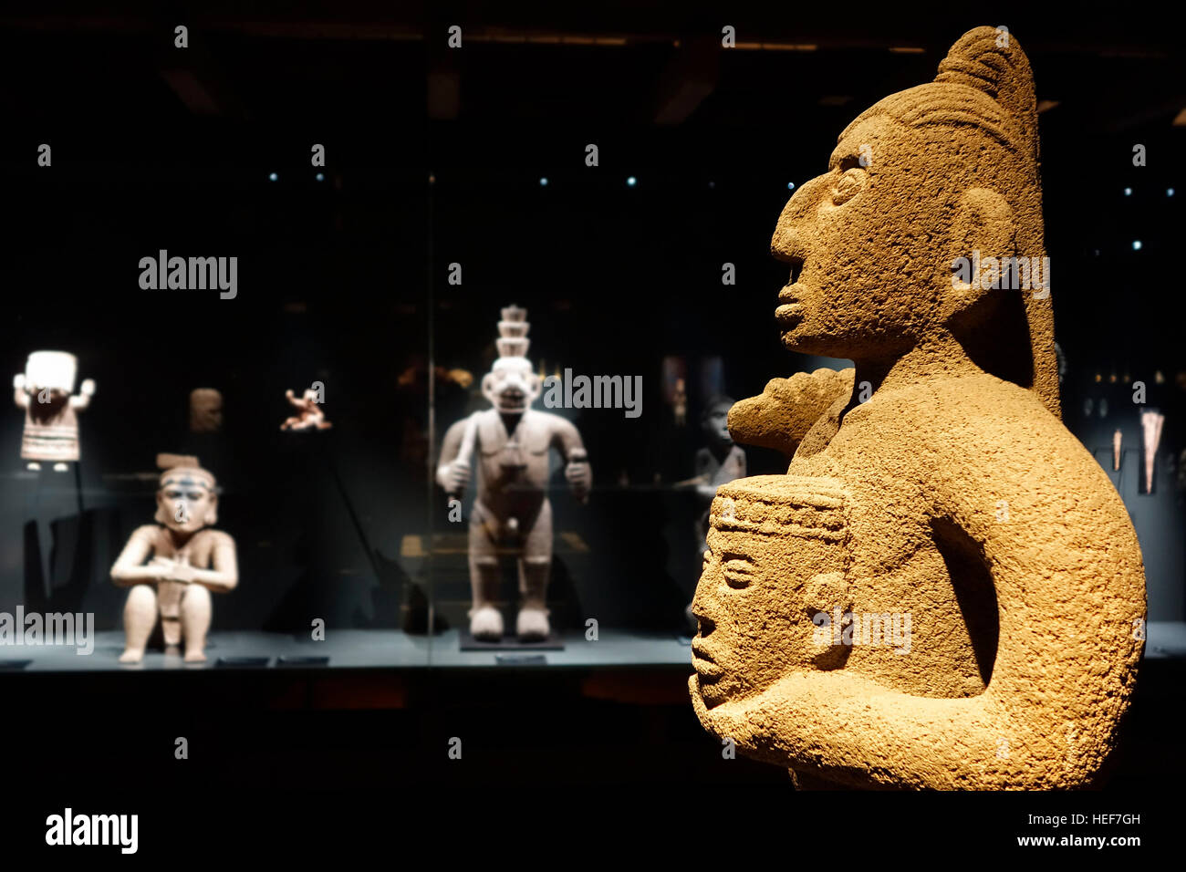 Scultura di Costa Rican warrior presso MAS / Museo aan de Stroom, Anversa, Belgio Foto Stock