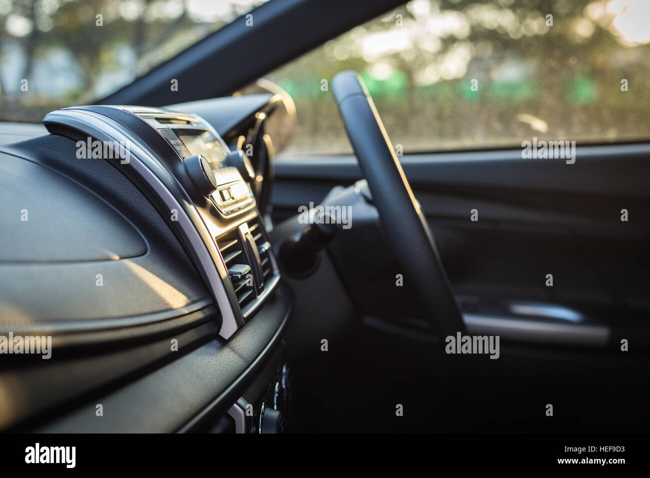 Dettaglio del nuovo e moderno per interni auto, Focus sulla schermata stereo Foto Stock