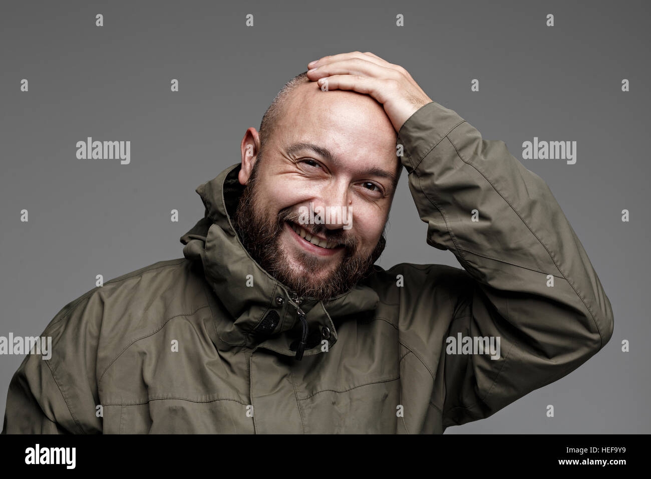 Paura,maschio,ritratto,l'uomo,shock,faccia,bianco,aperto,bocca,bald,sfondo,isolato,bello,urlare,testa,orinato,giovane,paura,panico Foto Stock