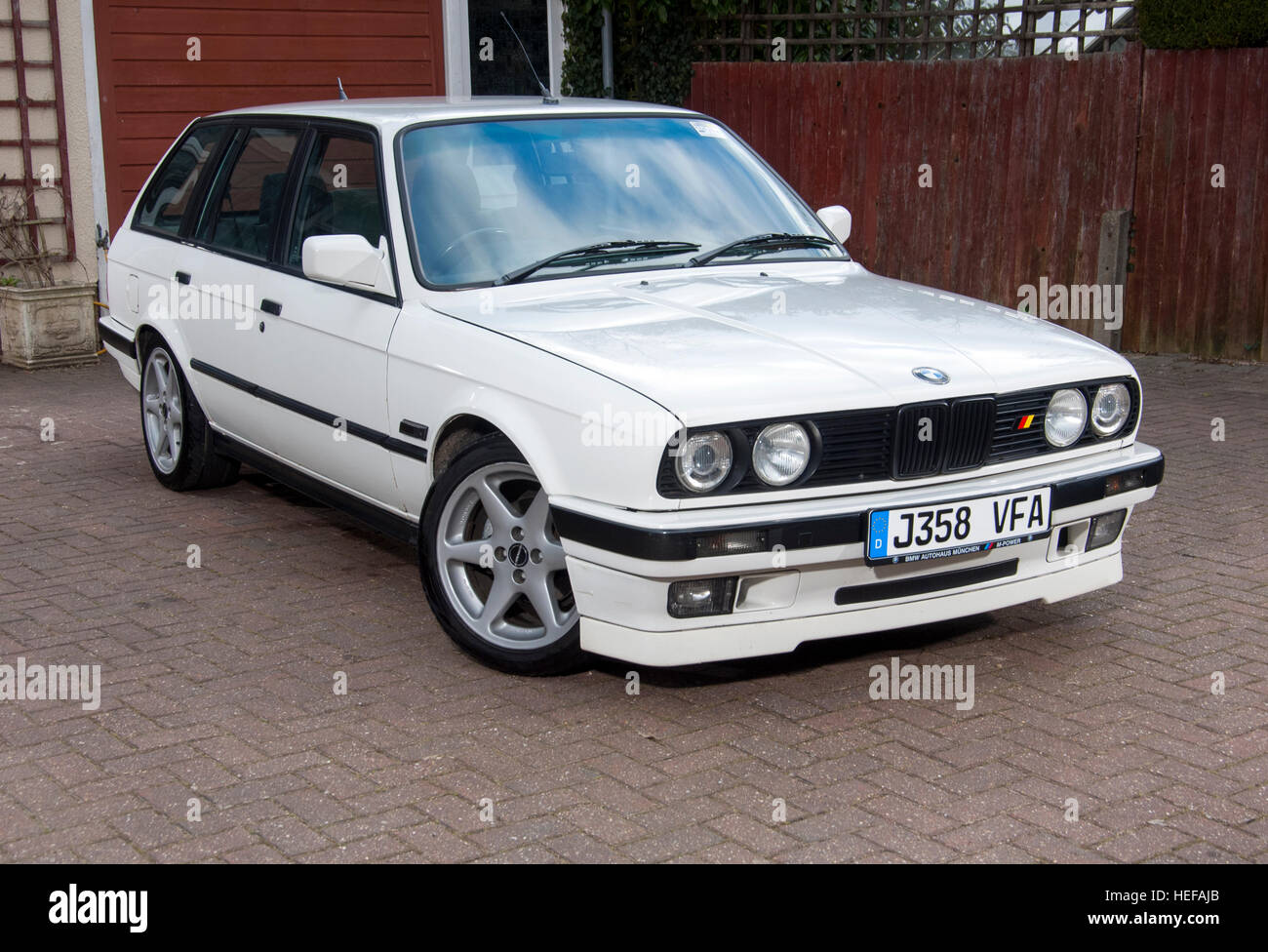 BMW E30 estate 3 Serie modern classic car Foto Stock