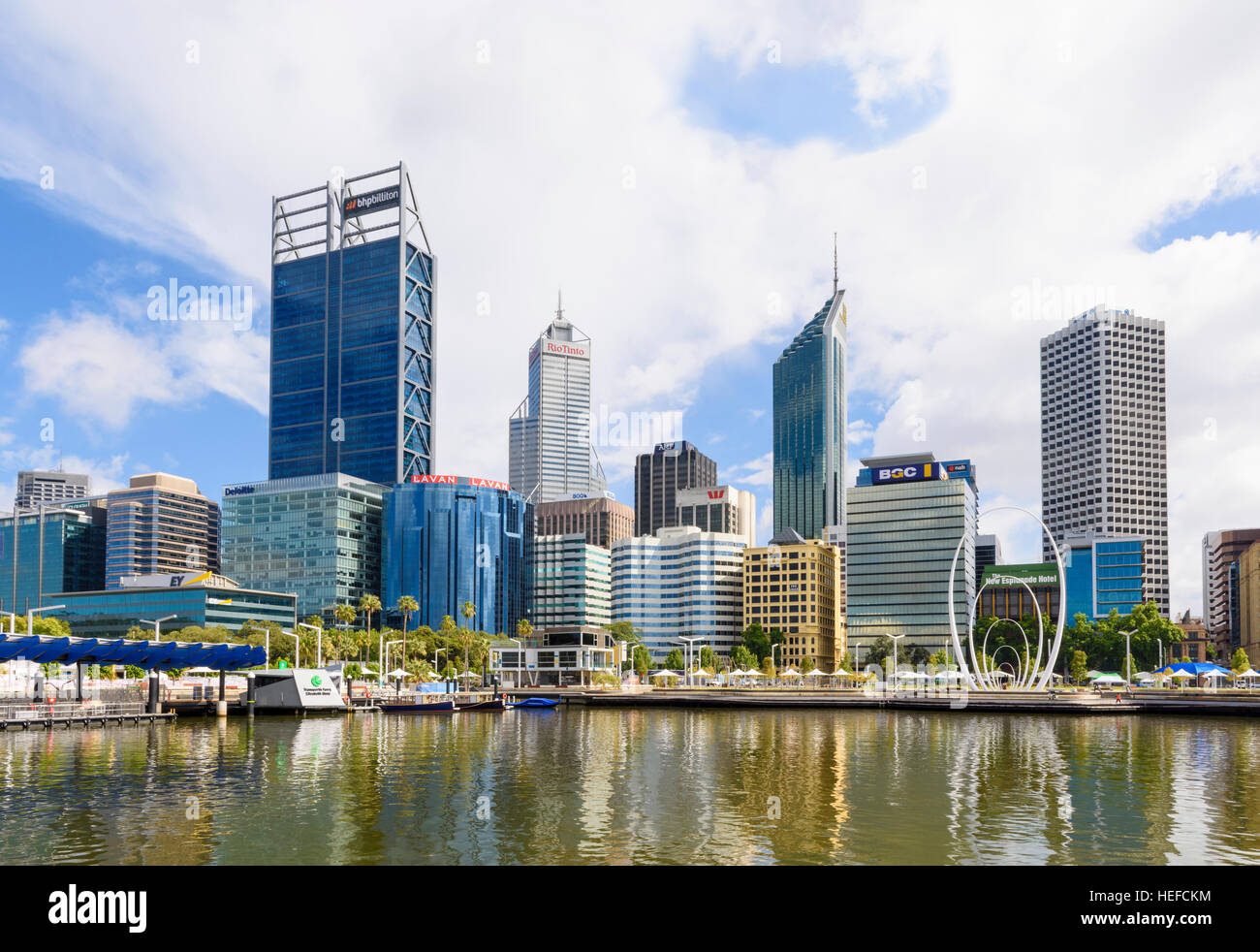 Elizabeth Quay e grattacieli del CBD di Perth, Perth, Australia occidentale, Australia Foto Stock