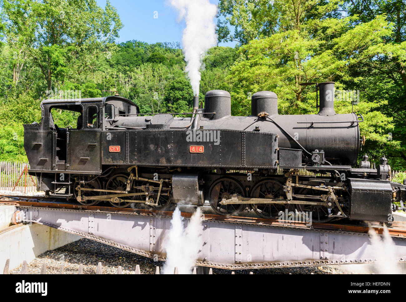 Locomotiva giradischi sul treno de l'Ardèche ferroviario turistico, Colombier le Vieux - Saint-Barthélémy le Plain, Ardèche, Francia Foto Stock