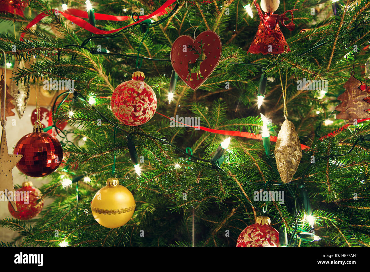 Albero di Natale decorazioni con baubles Foto Stock