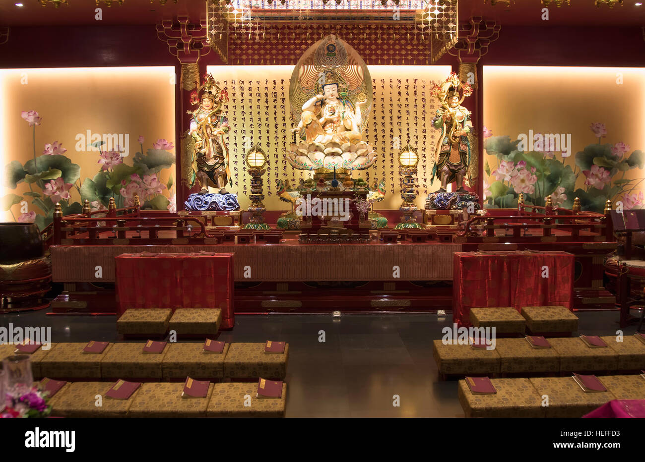 Interno del Dente del Buddha reliquia tempio in Chinatown, Singapore Foto Stock