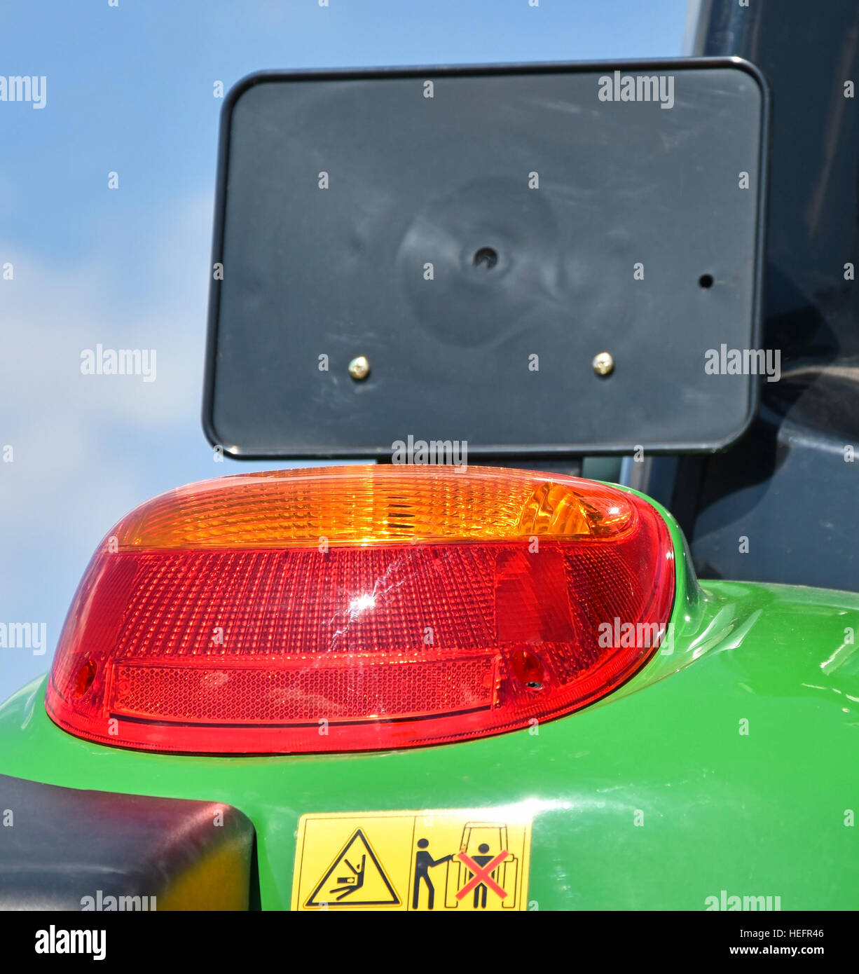 Luce di posizione posteriore e supporto per la targa di un trattore Foto Stock