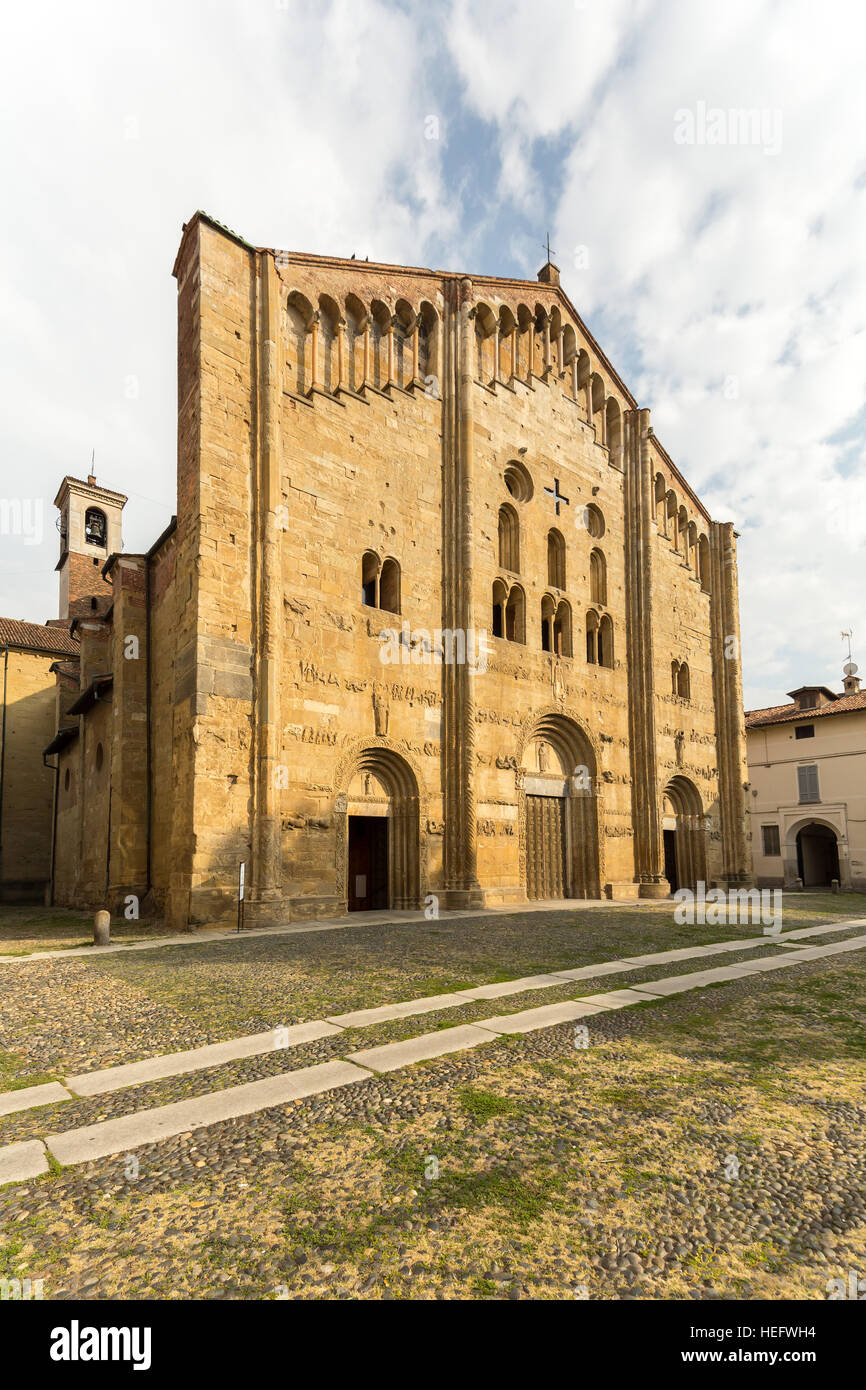 La Basilica di San Michele Maggiore, Pavia, Italia Foto stock - Alamy