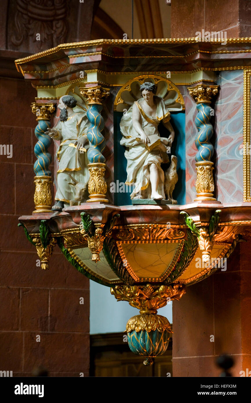 Deutschland, Kall, Kloster Steinfeld, Holzkanzel aus dem späten 17. Jahrhundert. Foto Stock