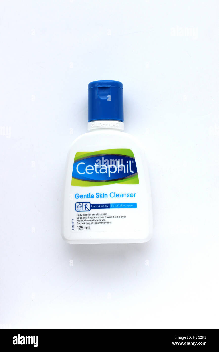 Dolce Cetaphil detergente pelle isolata contro uno sfondo bianco Foto Stock