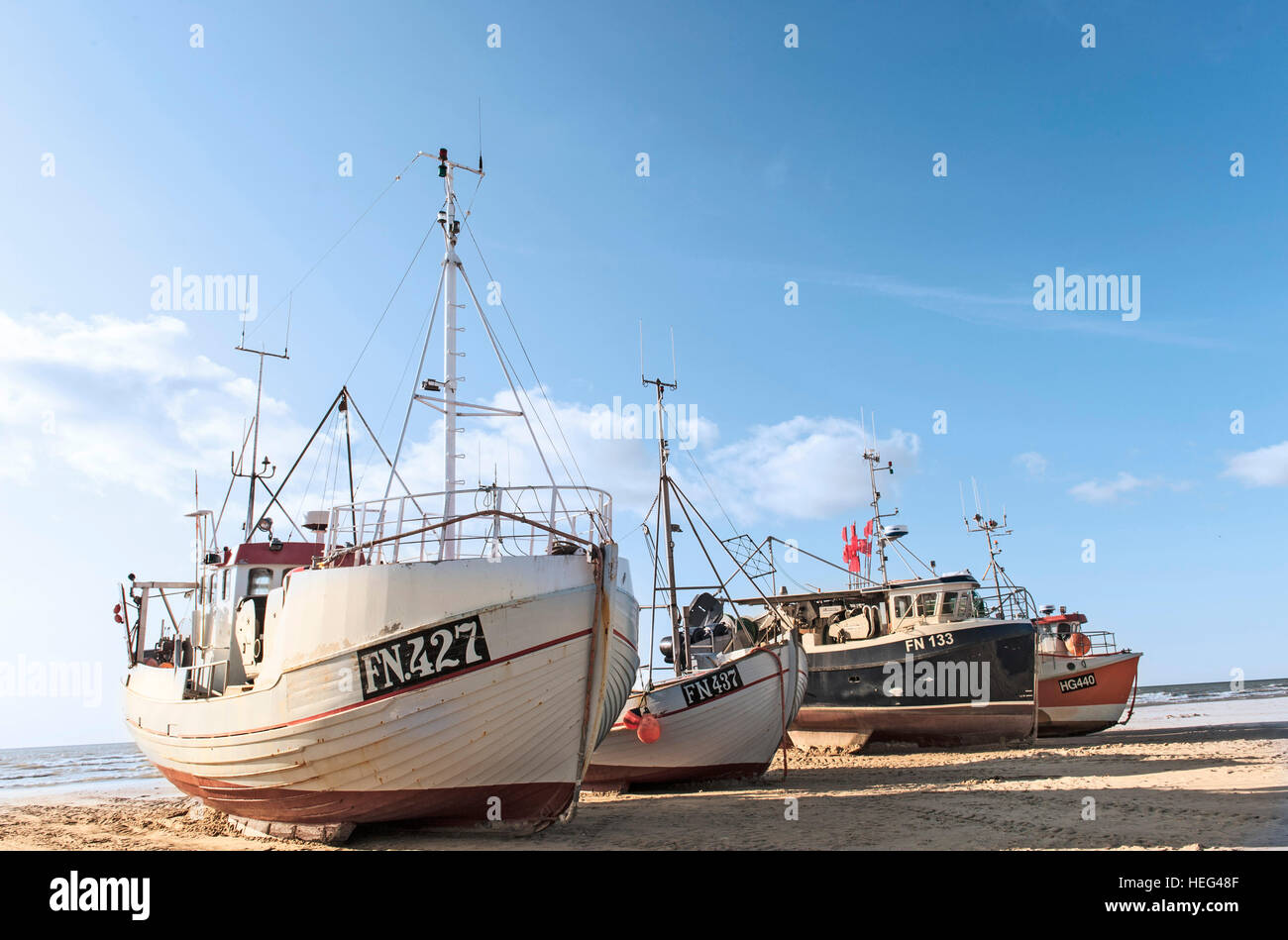 Trawler sulla spiaggia Loekken, Jammerbugten, Nord dello Jutland, Danimarca Foto Stock