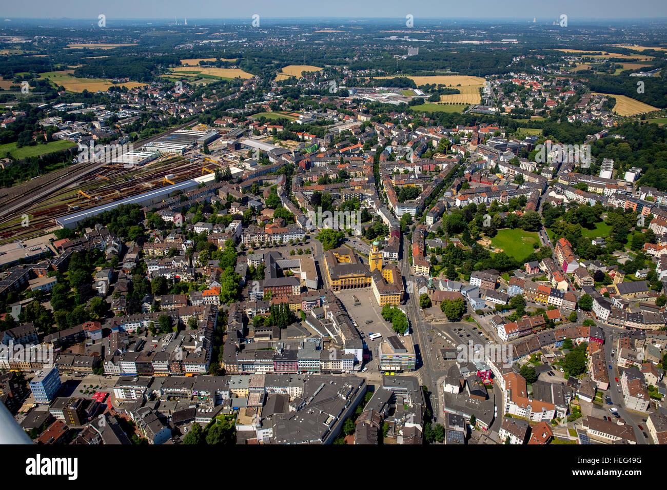 Vista aerea, il centro della città con il municipio, Witten, distretto della Ruhr, Nord Reno-Westfalia, Germania Foto Stock