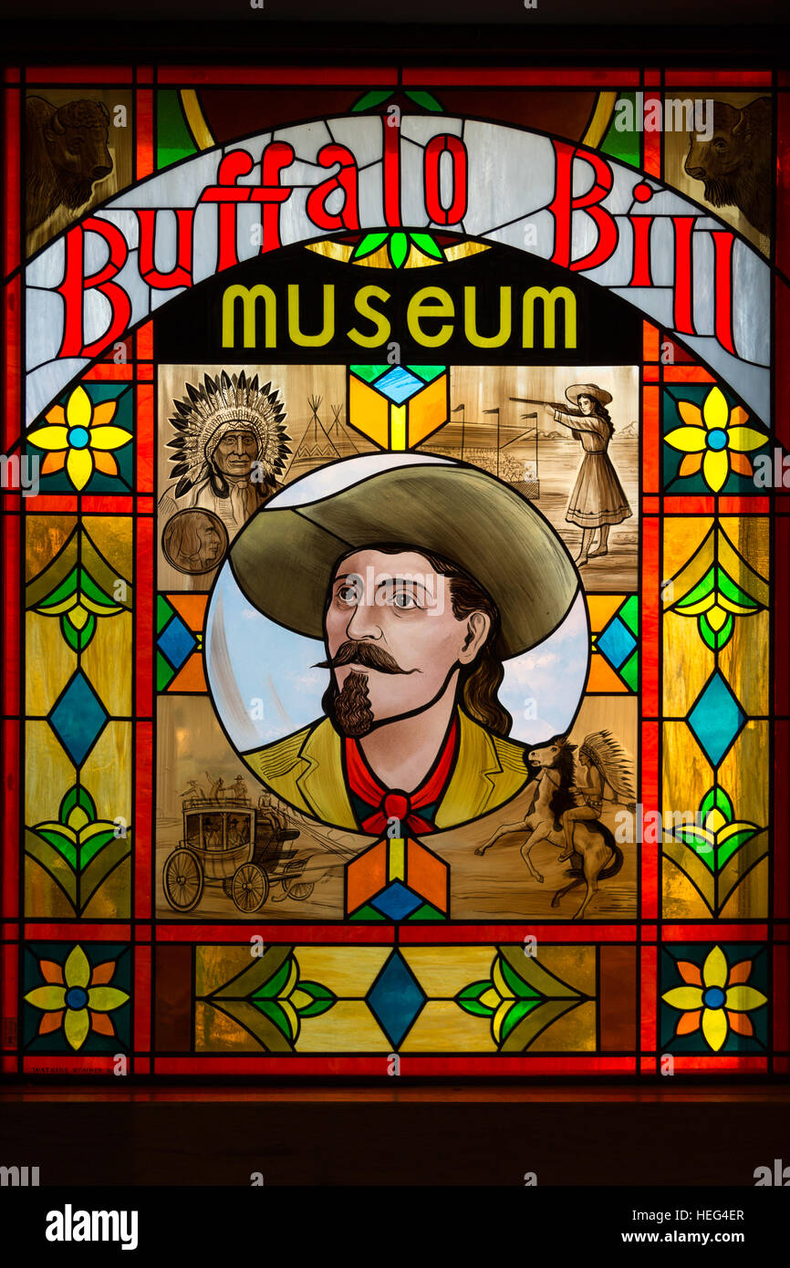Le finestre di vetro macchiate, Buffalo Bill Memorial Museum, Lookout Mountain, Golden, Colorado, STATI UNITI D'AMERICA Foto Stock