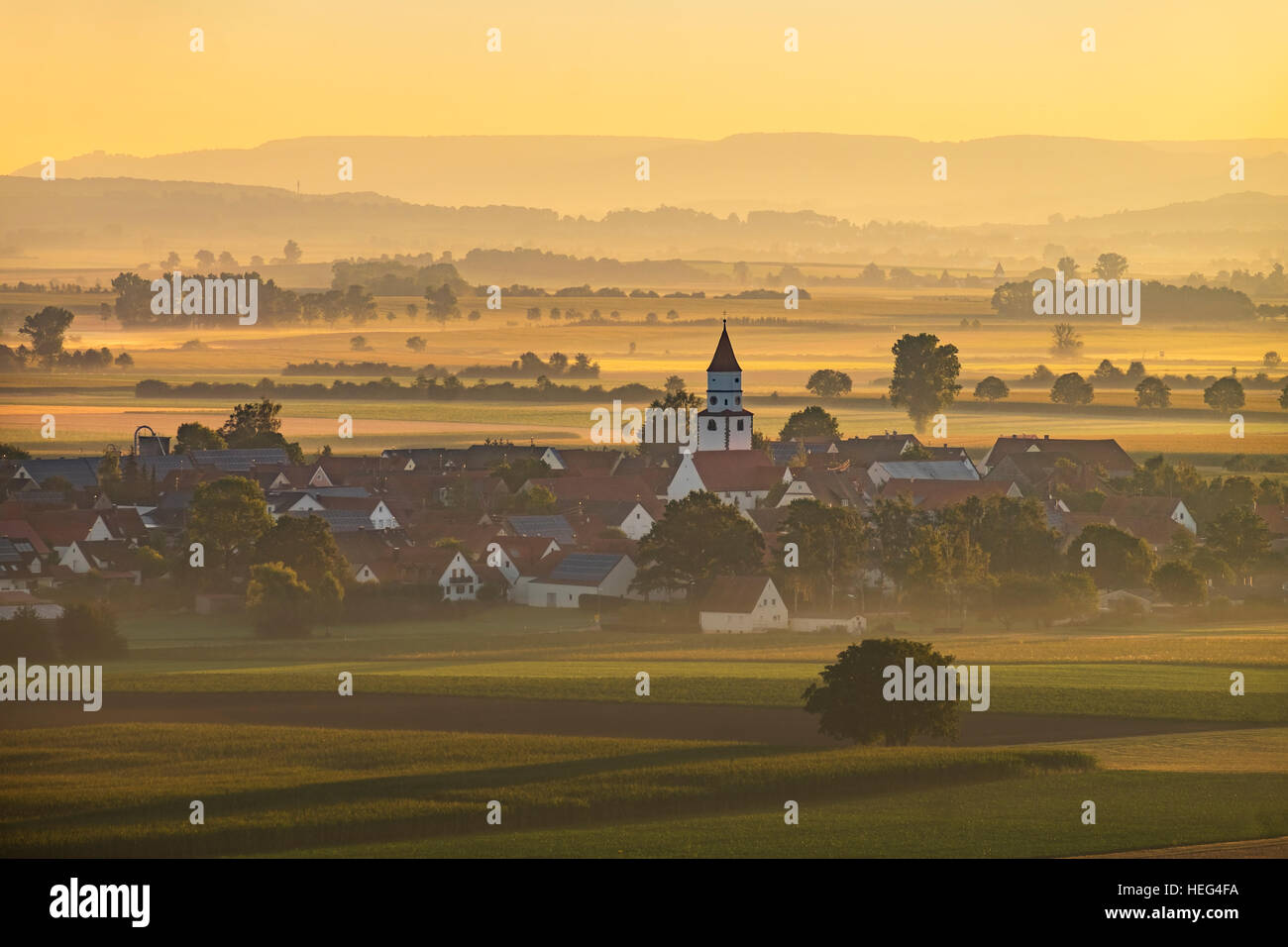 Birkhausen a Wallerstein nella luce del mattino, sunrise, Nördlinger Ries, Svevia, Baviera, Germania Foto Stock