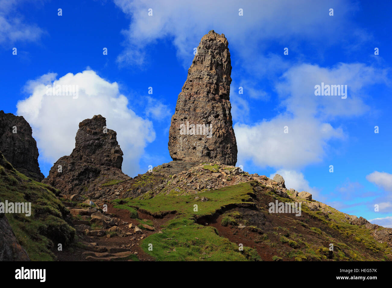 Schottland, Die Hebriden Inneren, Isola di Skye, Trotternish Halbinsel, Landschaft am Storrmassiv, Basalthmonolith, vecchio di Storr Foto Stock