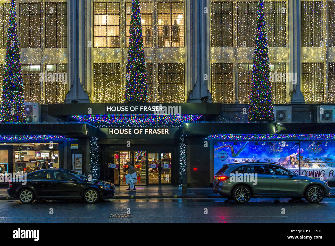 Luci di Natale all'entrata del grande magazzino House of Fraser sulla Oxford St di Londra al tempo di Natale Oxford St, Londra, Regno Unito Foto Stock