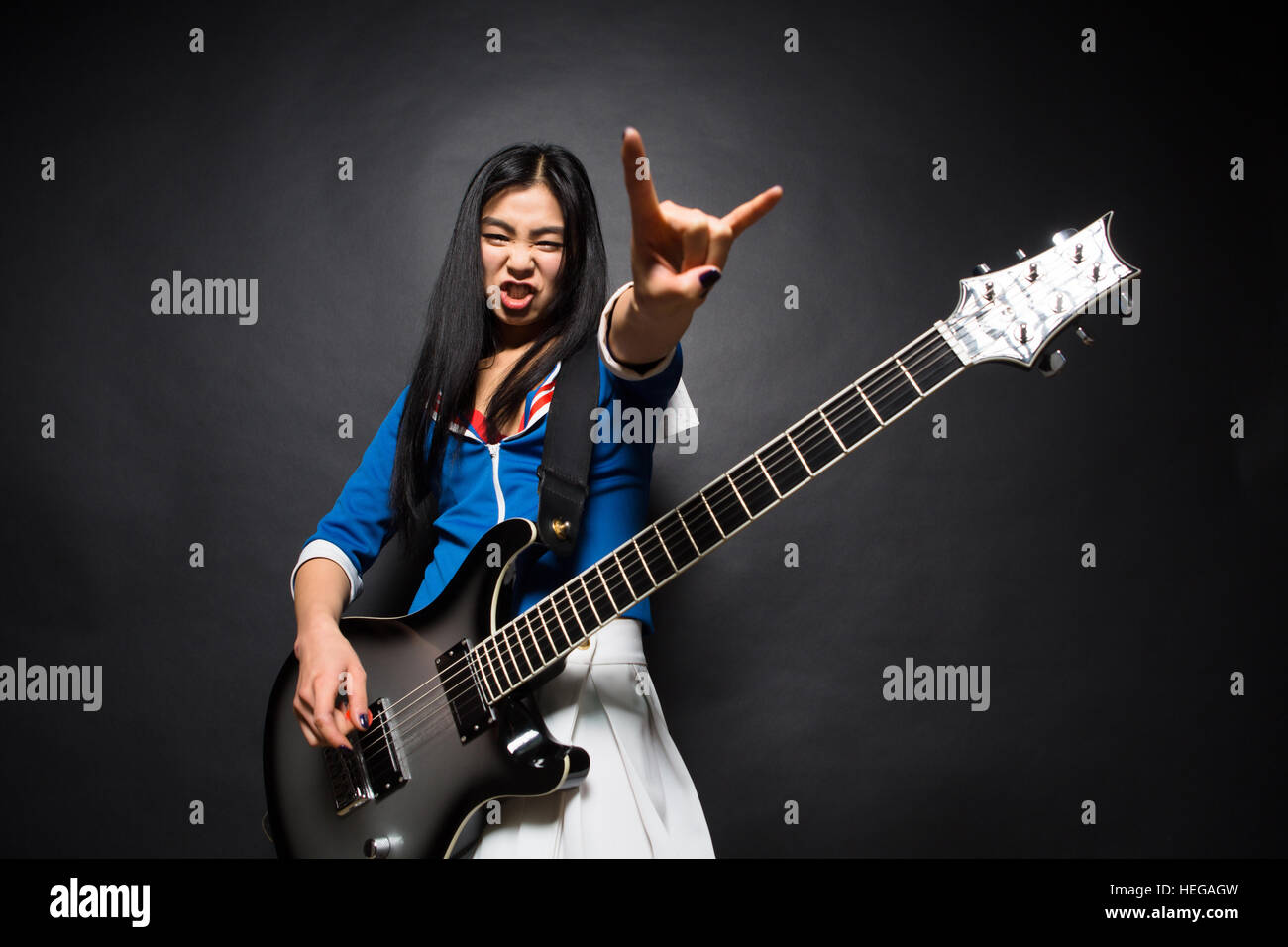 Asian rock star lady in studio Foto Stock