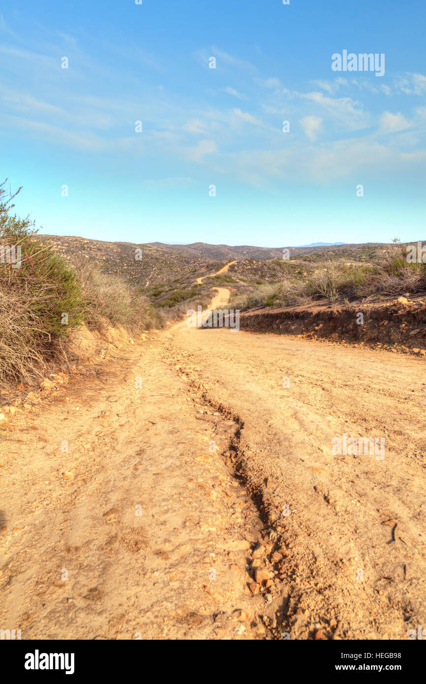 Sentiero escursionistico che si affaccia sulla Laguna spiaggia costa nella Laguna deserto in California, Stati Uniti Foto Stock