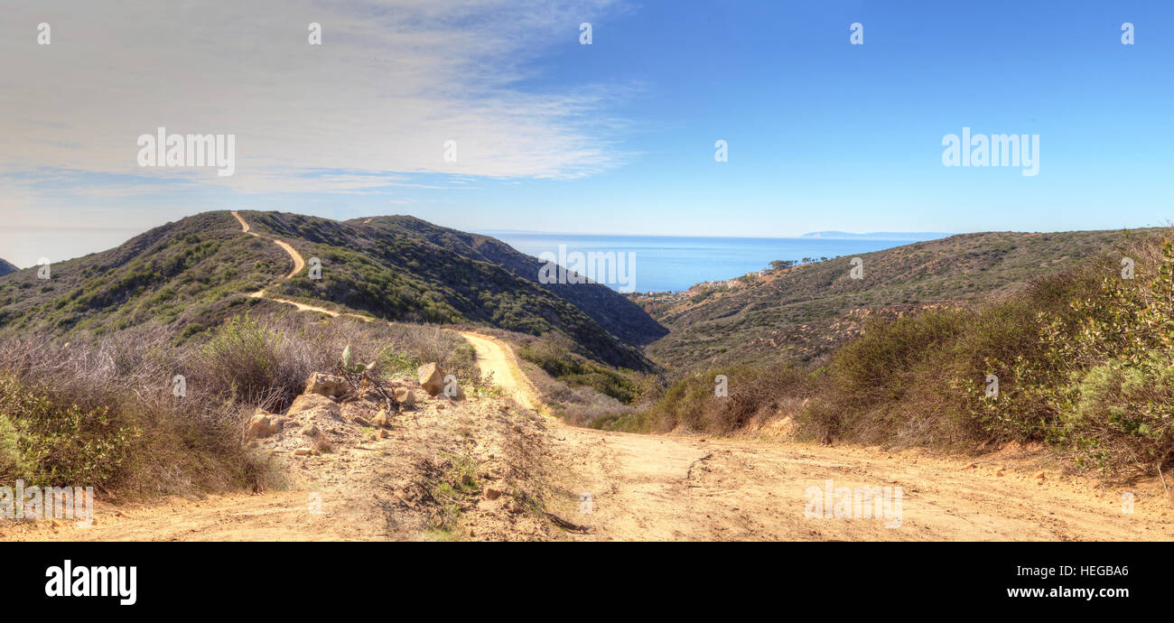 Sentiero escursionistico che si affaccia sulla Laguna spiaggia costa nella Laguna deserto in California, Stati Uniti Foto Stock