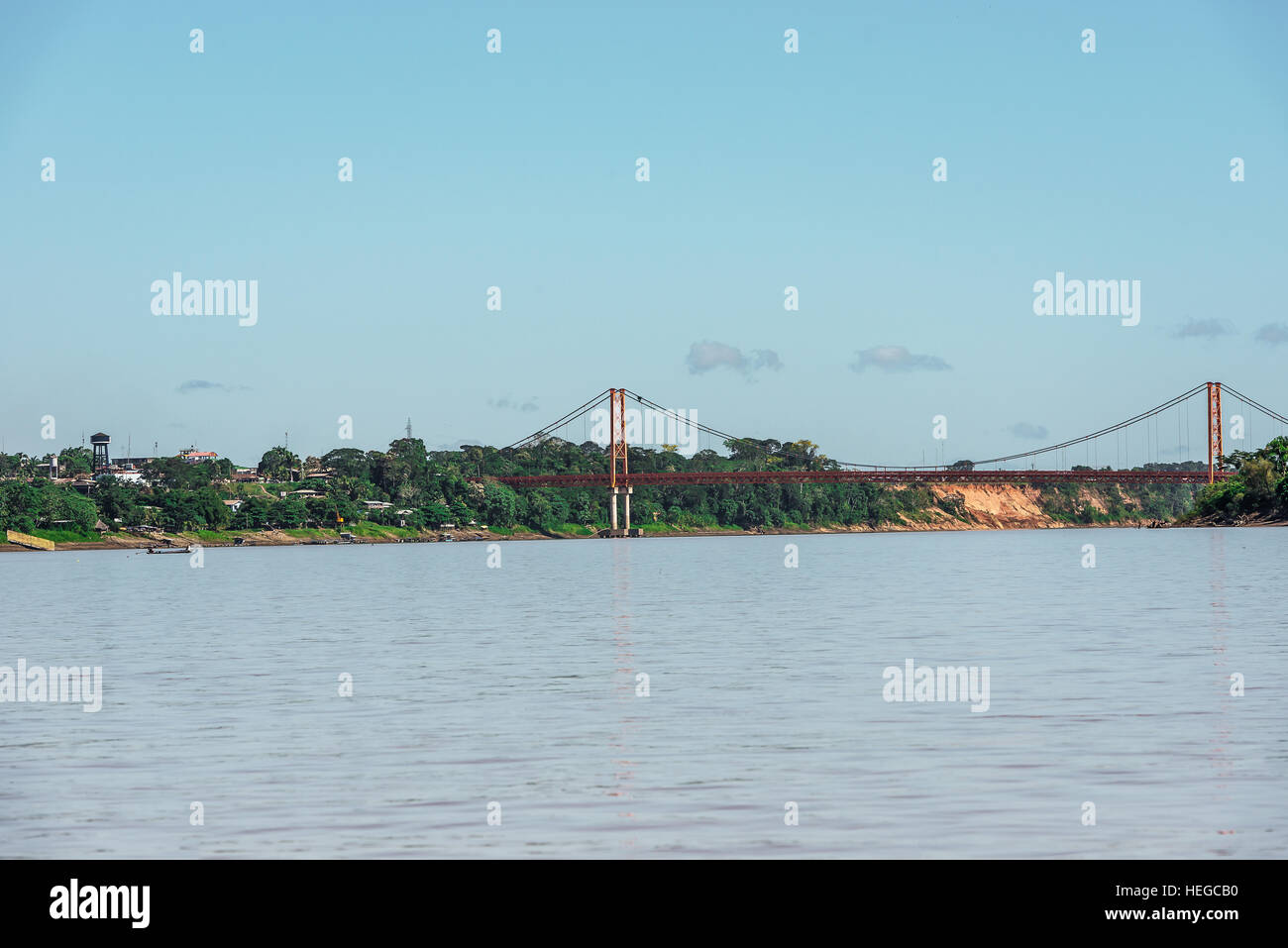 Puerto Maldonado ponte in Amazzonia peruviana giungla di Madre de Dios in Perù Foto Stock