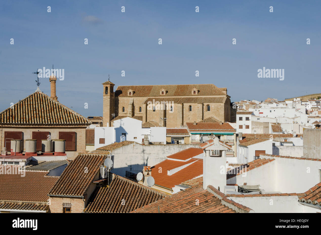Antequera con la chiesa parrocchiale di San Pietro. La Iglesia de San Pedro. Andalusia, Spagna. Foto Stock