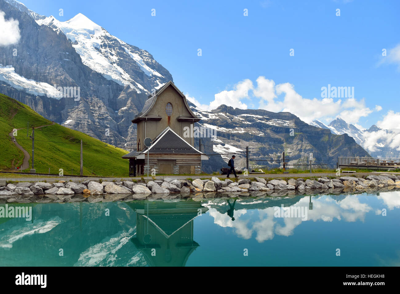 Paesaggio di montagna all un lago riflessivo Foto Stock