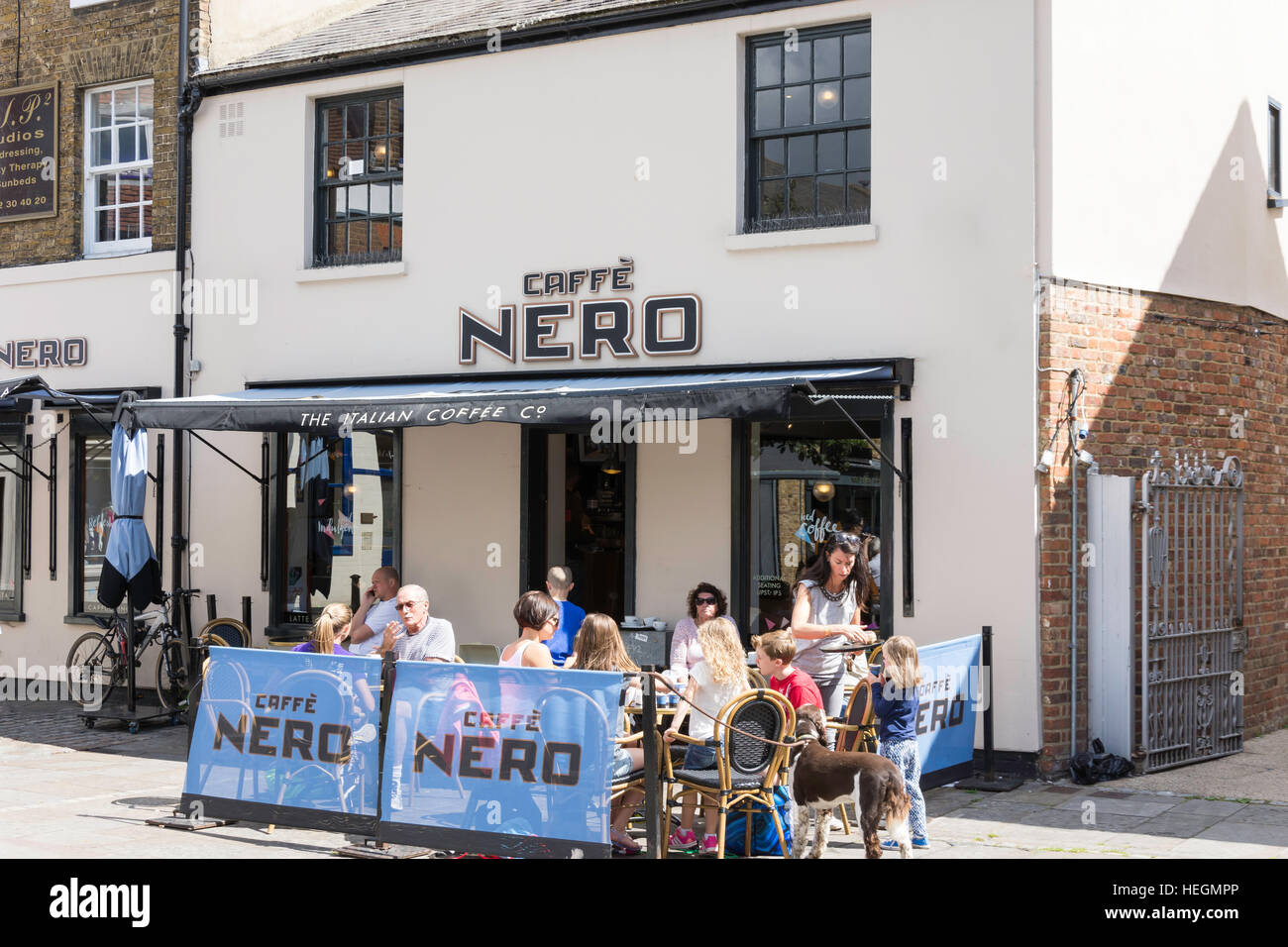 Caffe Nero coffee shop, Salisbury Square, Hertford, Hertfordshire, England, Regno Unito Foto Stock