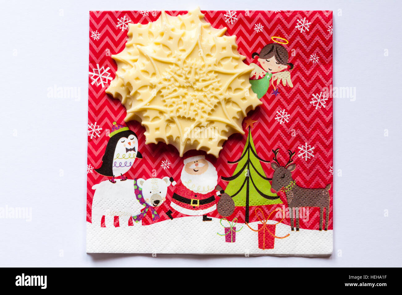 Hotel Chocolat di fiocchi di neve il cioccolato bianco sul Natale tovagliolo - Pronto per il Natale Foto Stock