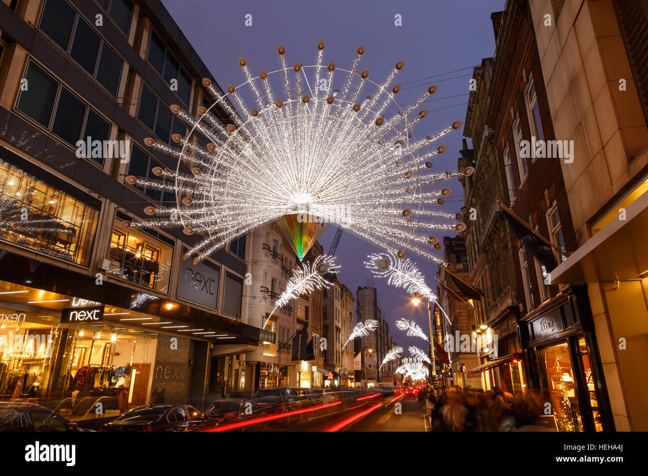 Decorazioni Natalizie Londra 2020.Luci E Decorazioni Natalizie Su New Bond Street Londra A Londra Inghilterra Foto Stock Alamy