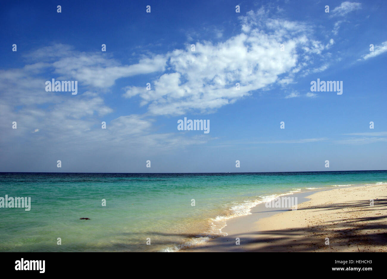 Spiaggia tropicale. Mantanani Island. Sabah, Malesia, sul Mare della Cina del Sud Foto Stock