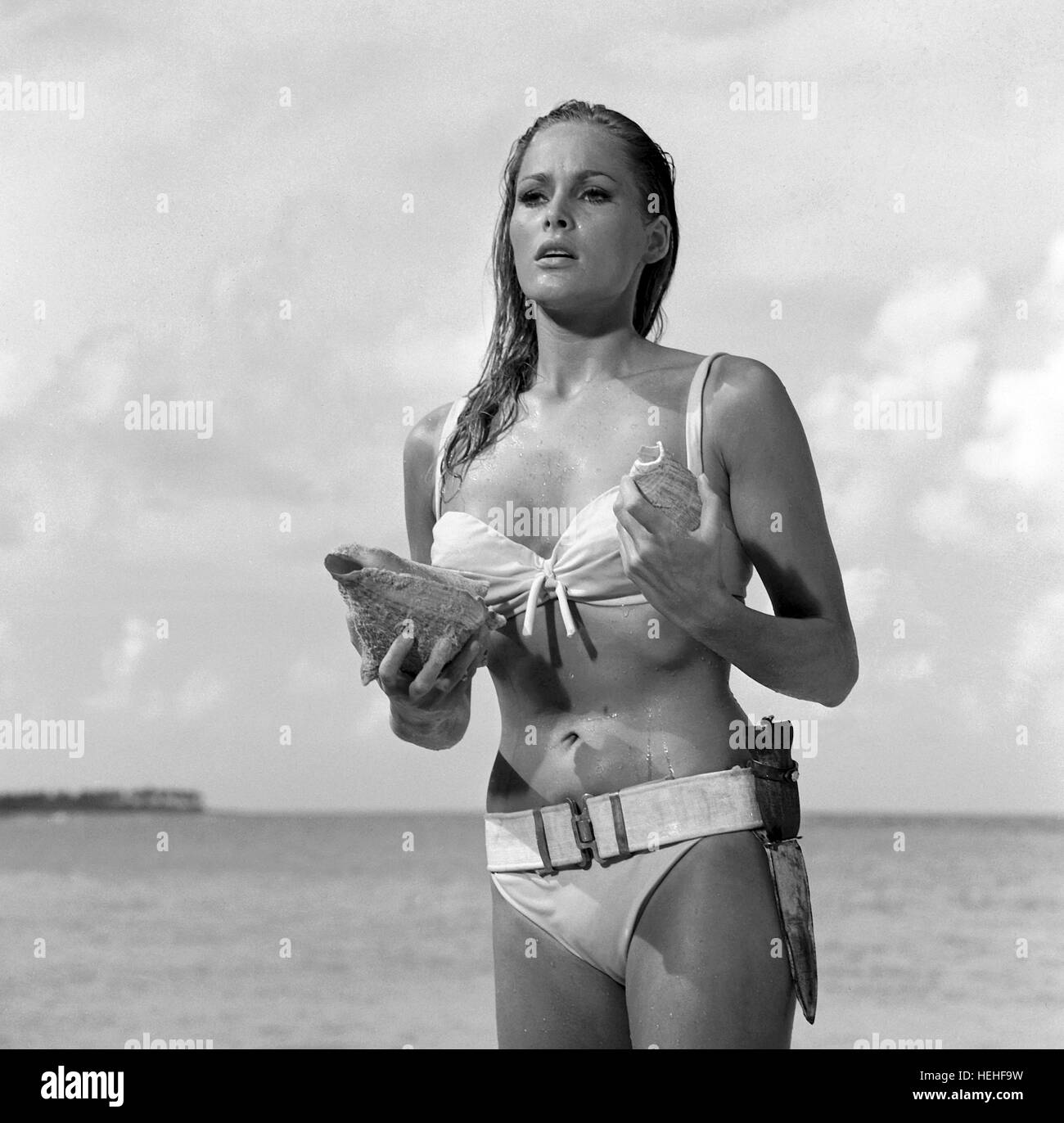 Ursula Andress Bikini Foto e Immagini Stock in Bianco e Nero Alamy