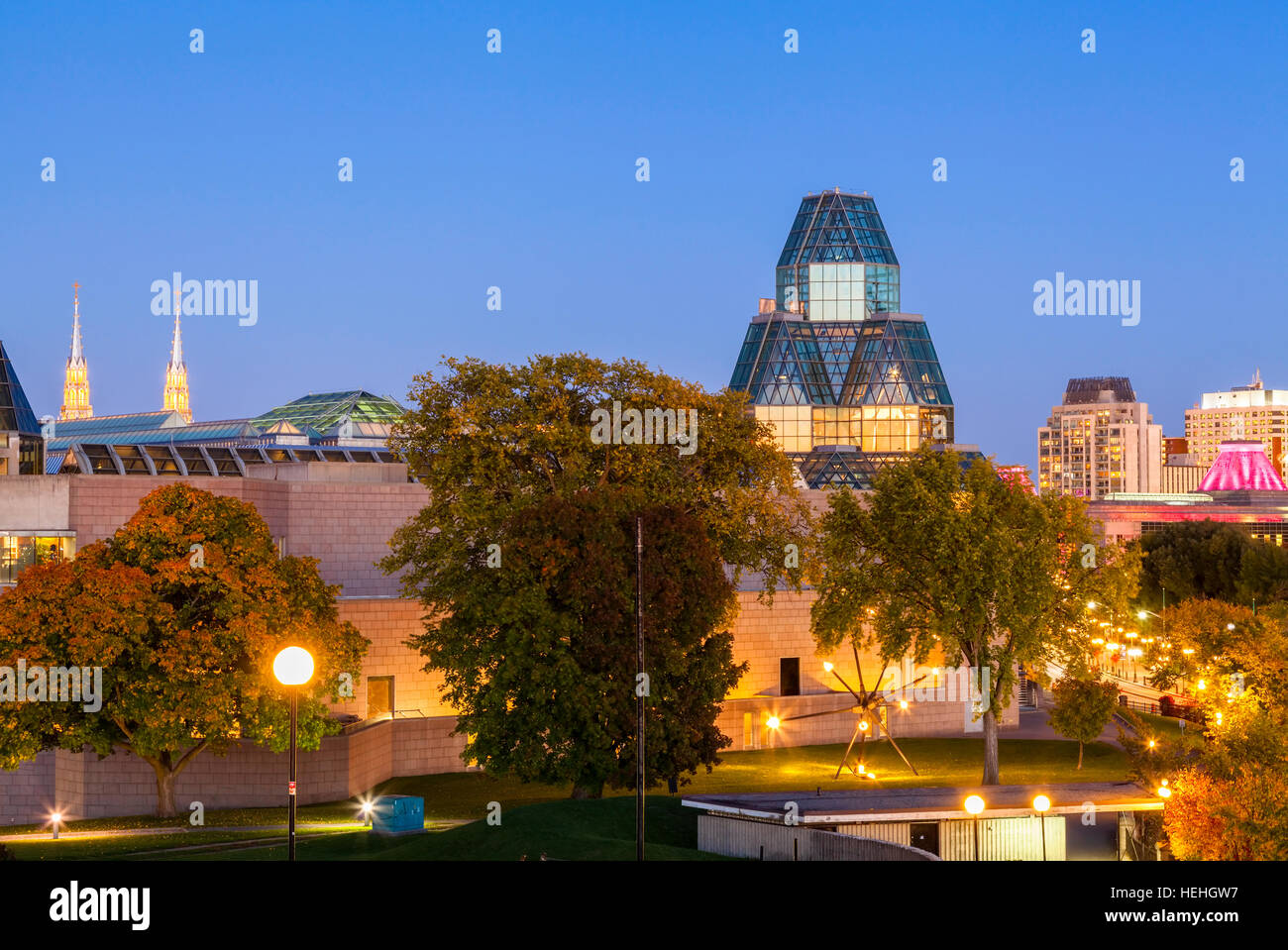 La Galleria di Arte Nazionale del Canada al crepuscolo. Ottawa, Ontario, Canada. Foto Stock
