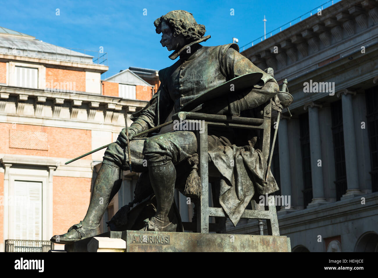 Madrid, Spagna. Statua di artista spagnolo Velazquez al di fuori del museo El Prado. Foto Stock