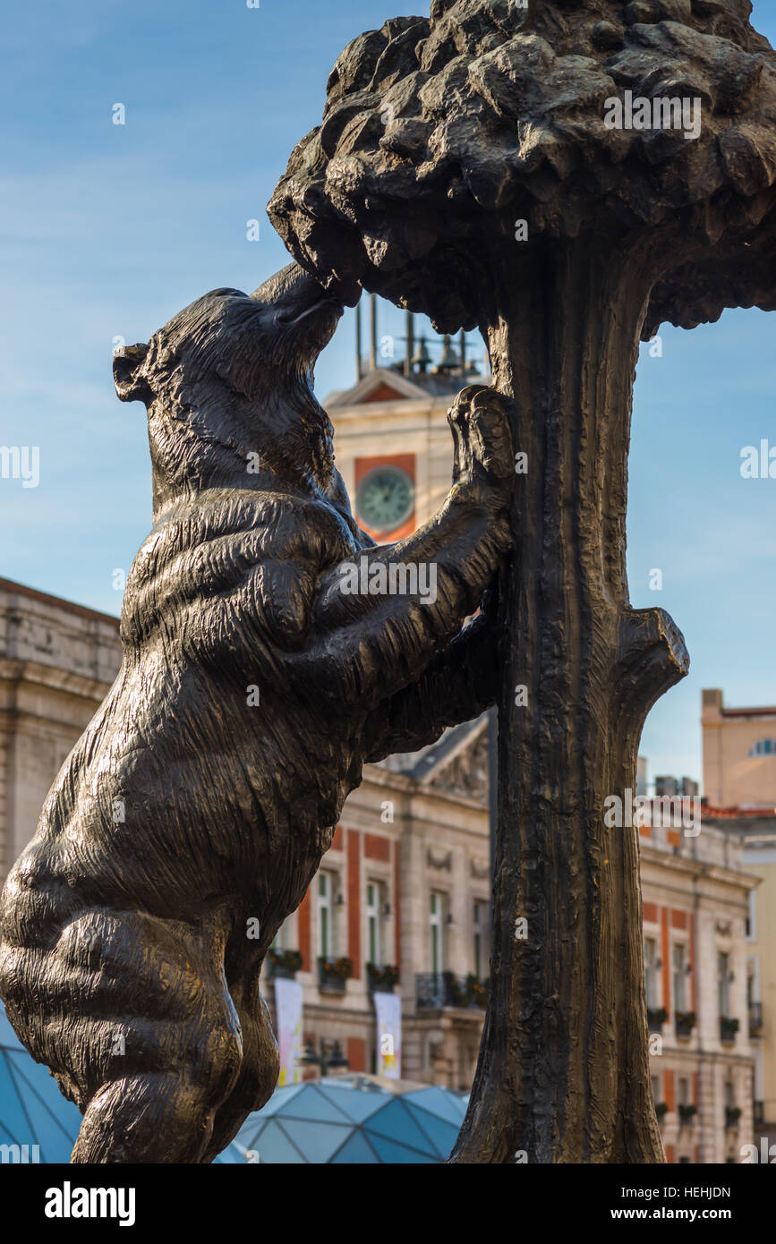 Simbolo di Madrid - Statua di Orso e corbezzolo, Puerta del Sol, Spagna. Foto Stock