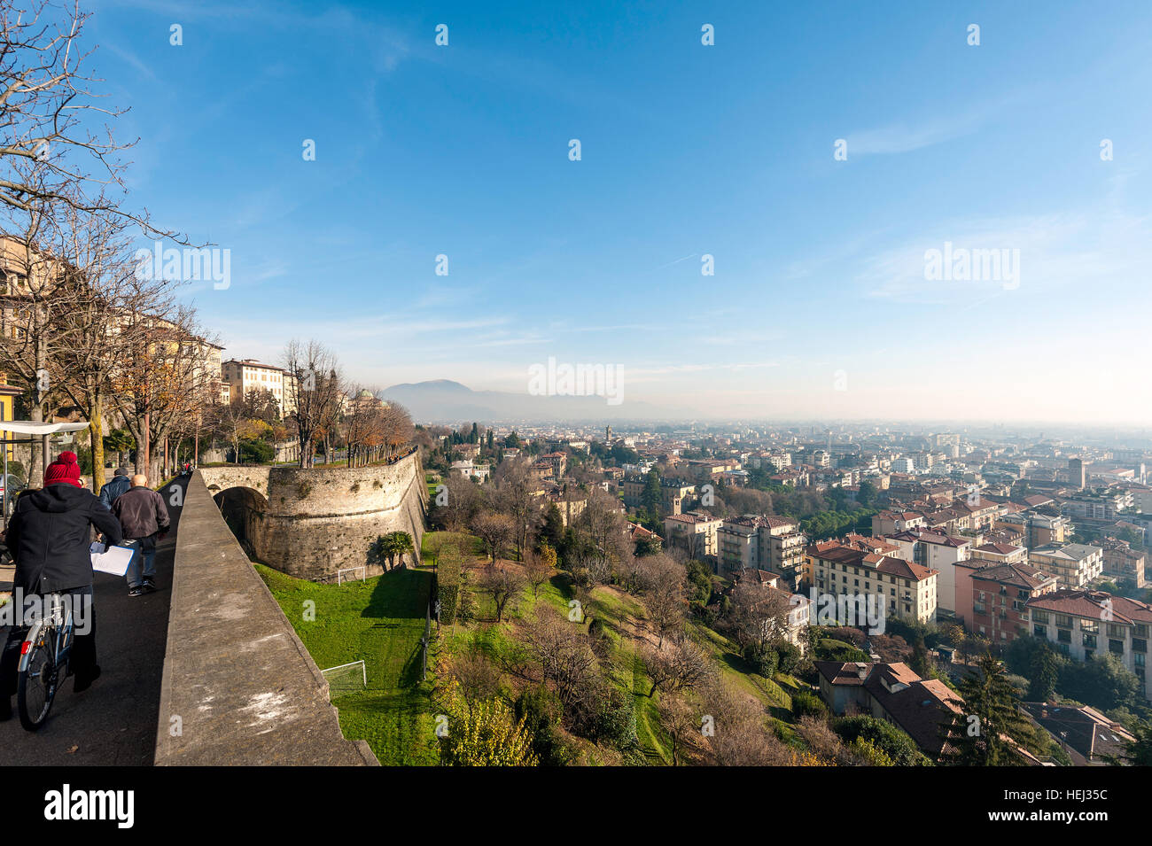 Antenna vista panoramica su Bergamo città nel nord Italia Foto Stock