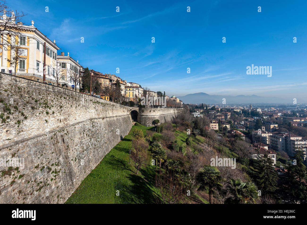 Antenna vista panoramica su Bergamo città nel nord Italia Foto Stock