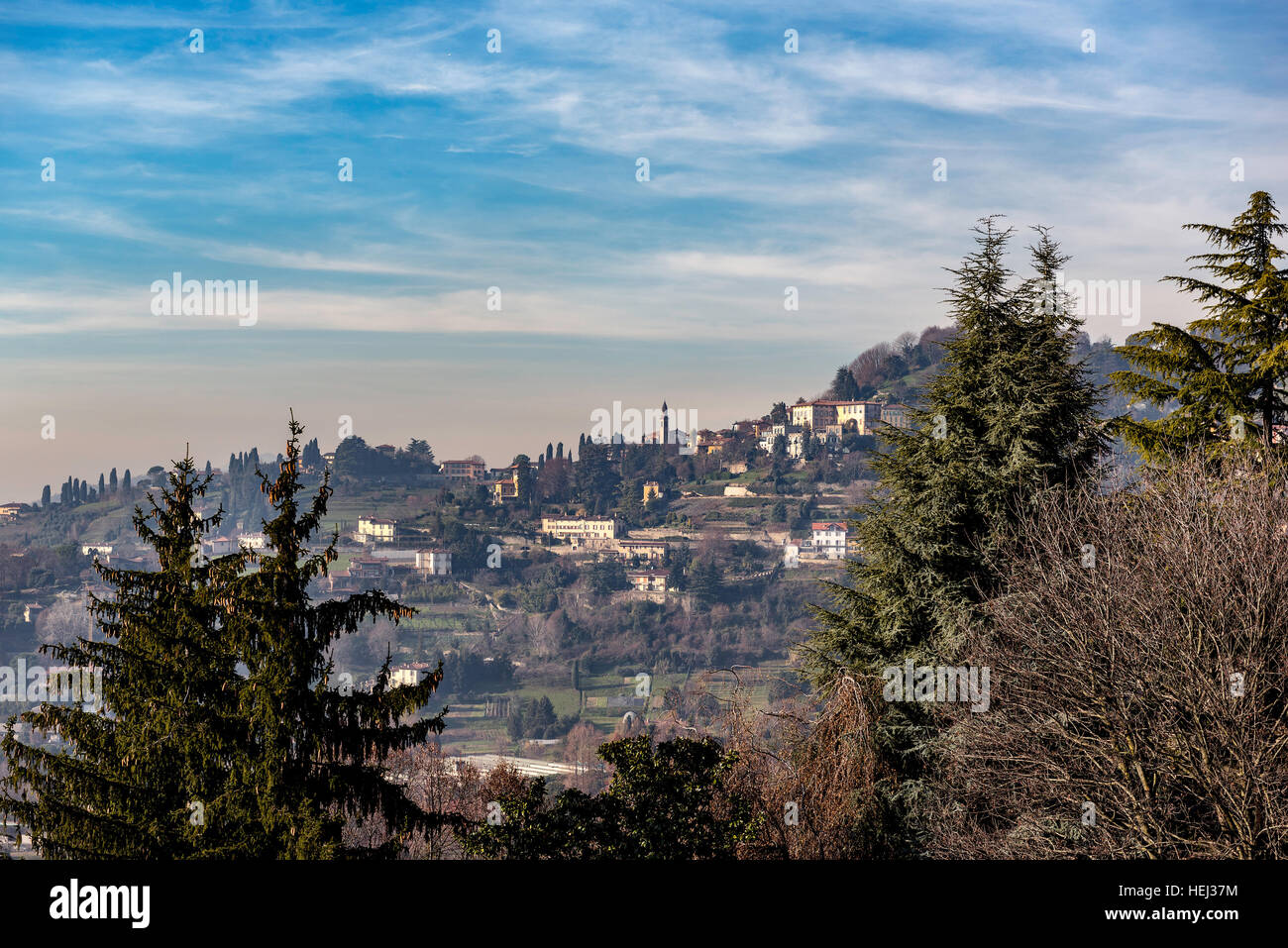 Antenna vista panoramica su Bergamo città nel nord Italia Foto Stock