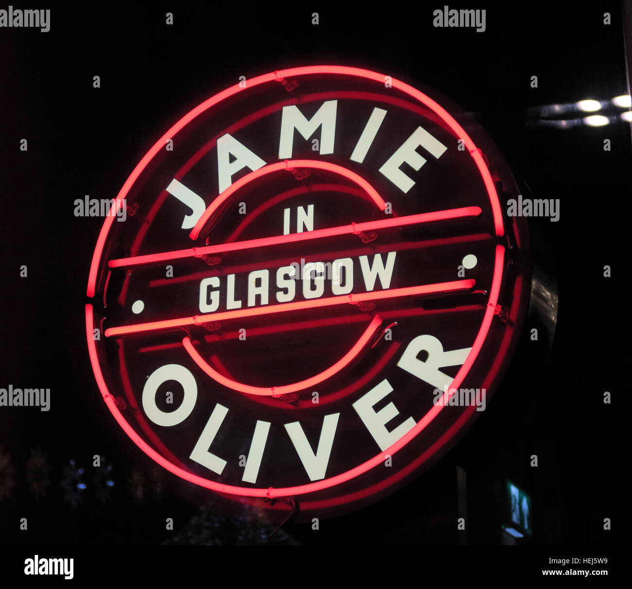 Jamie Oliver Cockney Chef a Glasgow, fallita impresa di ristoranti italiani, segno neon, Scozia, Regno Unito, G2 Foto Stock