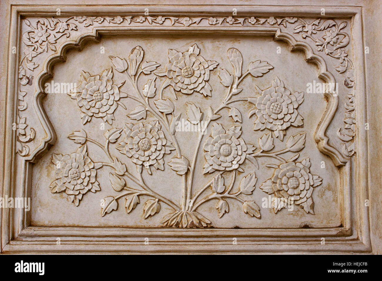 Opere d'arte sulle pareti di Bibi-Ka-Maqbara, Aurangabad, Maharashtra, India Foto Stock