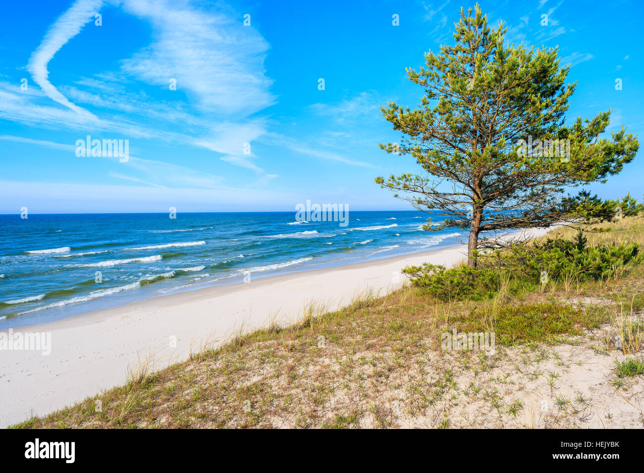 Vista della spiaggia nel villaggio di Bialogora, Mar Baltico, Polonia Foto Stock