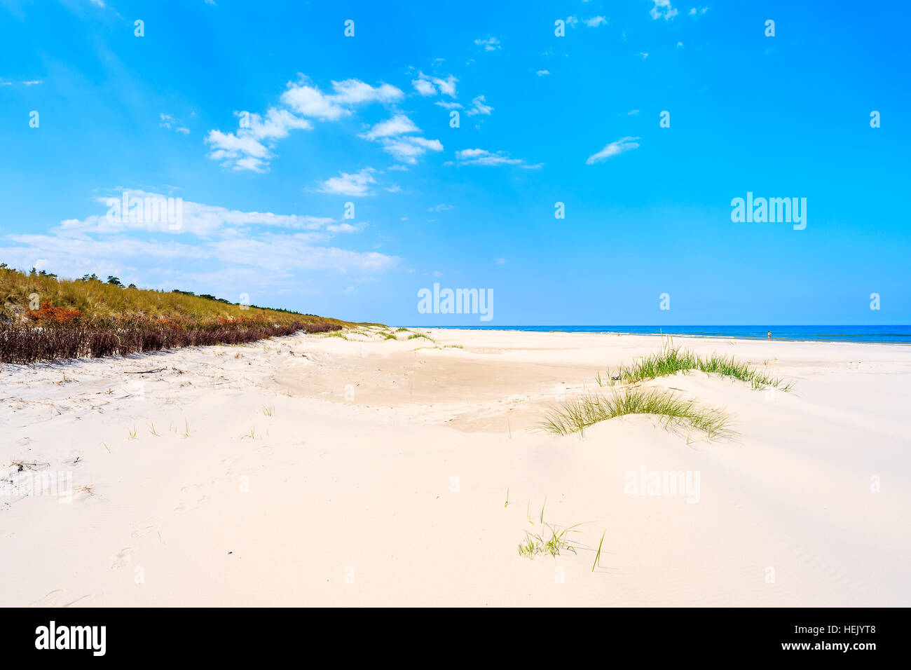 Vista di sabbia bianca spiaggia Debki, Mar Baltico, Polonia Foto Stock