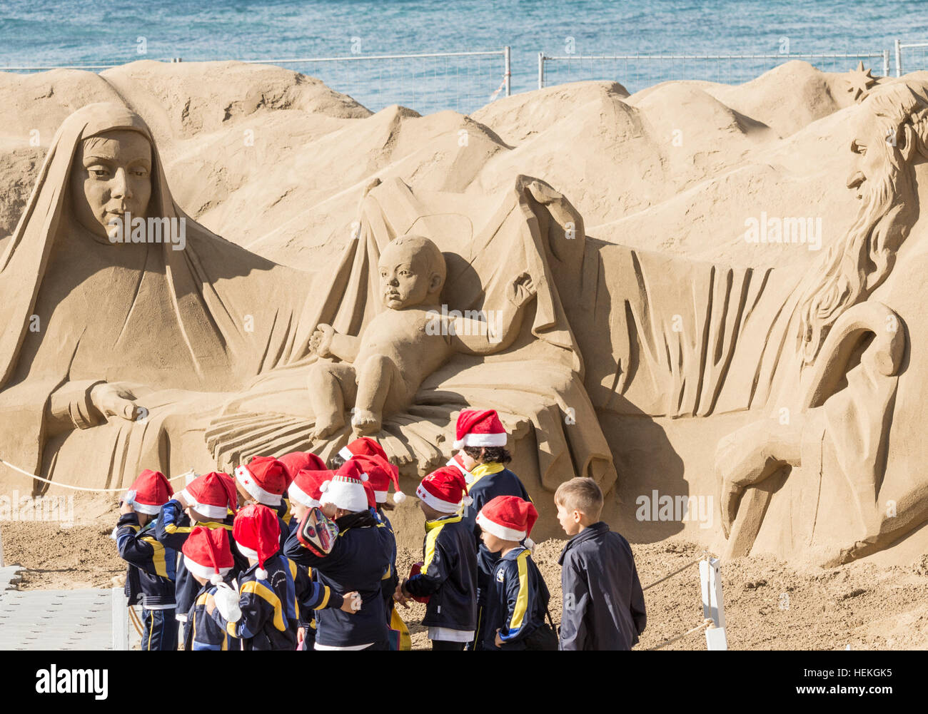 Presepe scena sabbia scupture sulla spiaggia di Las Canteras a Las Palmas, Gran Canaria Foto Stock