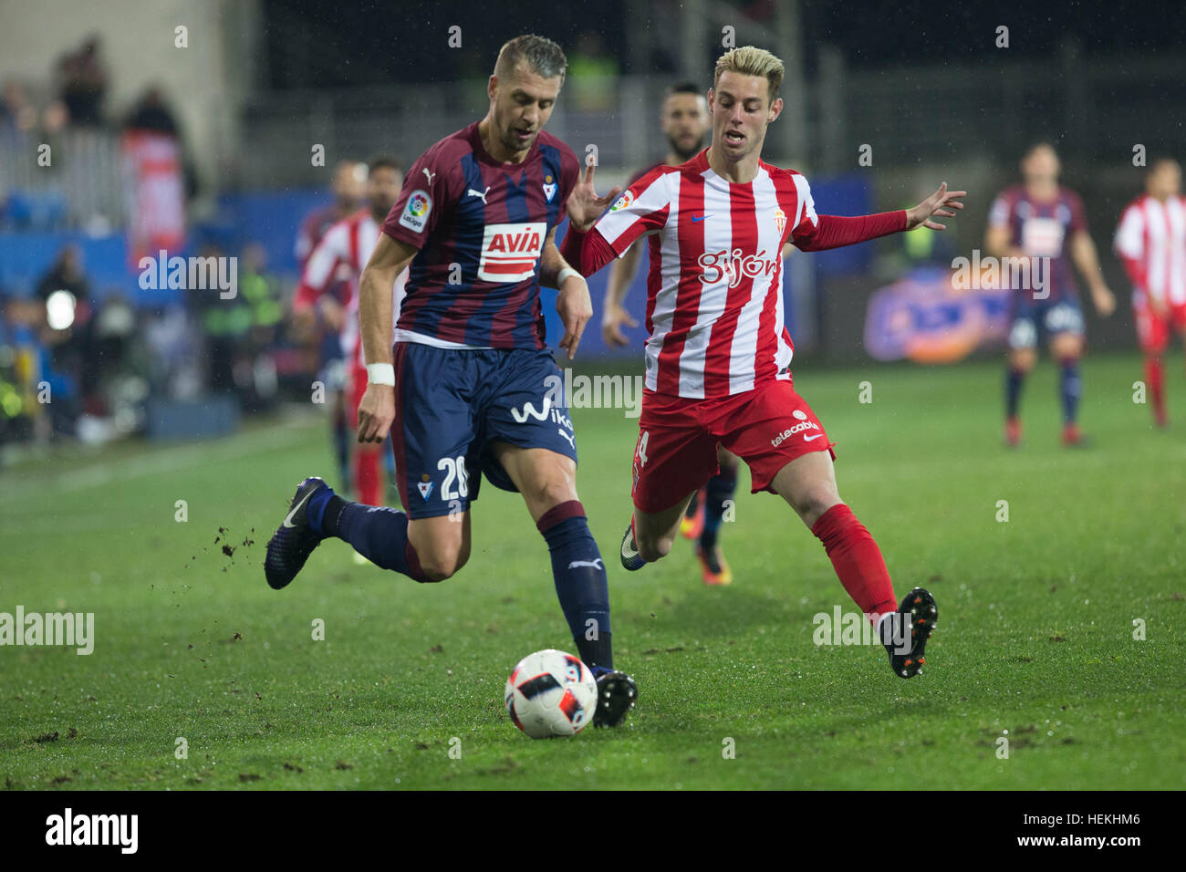 Match Day , del CEN Copa del Rey 2016 - 2017 stagione tra S.D Eibar e Sporting de Gijón, giocato Ipurua Stadium Mercoledì, Dicembre 21th, 2016. Eibar, Spagna. 26 Lejeune. Foto Stock